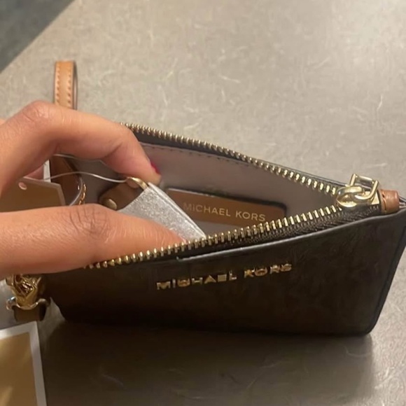 🤎💛Micheal Kors mini wallet💛🤎 - Picture 3 of 3